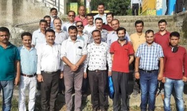 बेहतर परीक्षा परिणाम देने वाले शिक्षक करेंगे विदेशो की सेर पर  प्रतिक्रिया.....   पात्र शिक्षको को सम्मानित करने की व्यवस्था  होनी चाहिए प्रवक्ता संघ