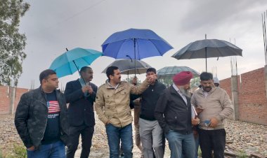 लोक निर्माण मंत्री विक्रमादित्य सिंह ने अम्ब स्कूल के निर्माणाधीन इंडोर स्टेडियम का किया निरीक्षण