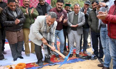 शिक्षा मंत्री ने कोटखाई क्षेत्र में 35 करोड़ से बनने वाली 3 सड़कों का किया भूमि पूजन