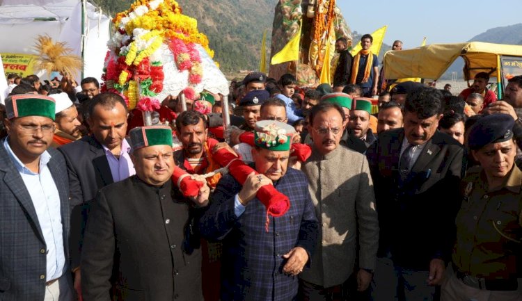 अंतर्राष्ट्रीय श्री रेणुकाजी मेले का शुभारंभ....विधानसभा अध्यक्ष कुलदीप सिंह पठानिया  भगवान परशुराम की शोभायात्रा में हुए शामिल