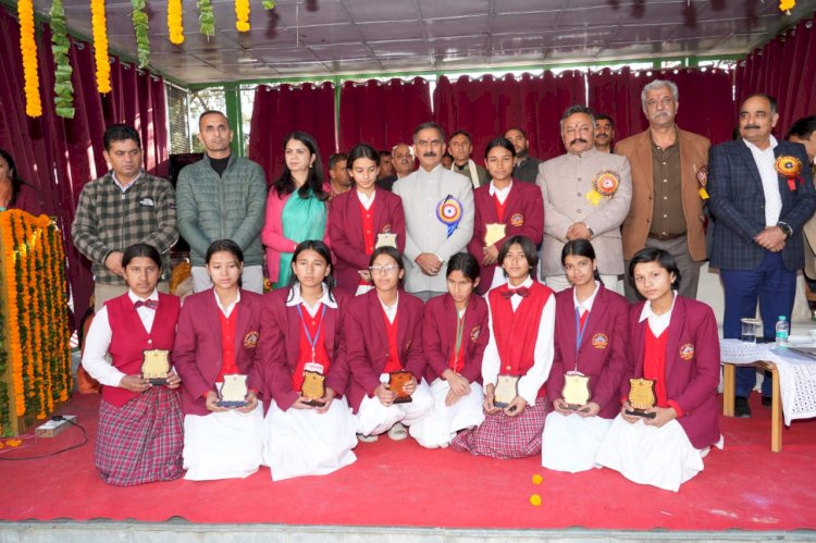 मुख्यमंत्री ने पोर्टमोर विद्यालय के वार्षिक पारितोषिक वितरण समारोह में मेधावियों को किया सम्मानित