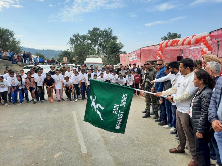 खेल मंत्री ने नूरपुर में ‘रन अगेंस्ट ड्रग्स’ को दिखायी हरी झंडी ड्रग्स के विरुद्ध लड़ाई बने जनआंदोलन, नशा तस्करों पर हो सर्जिकल स्ट्राइक: विक्रमादित्य सिंह