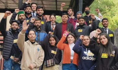 डॉ राकेश शर्मा  प्रदेश अध्यक्ष और आकाश नेगी को पुनः प्रदेश मंत्री चुना गया... कार्यकर्ताओं ने मिलकर नवनिर्वाचित प्रदेश अध्यक्ष को दी बधाई