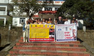 बाल मजदूरी करवाना कानूनी अपराध - कुमलदीप सिंह