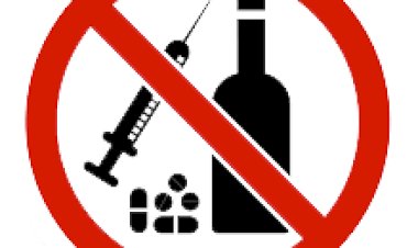 खिड़कियों के शीशे  तोड़ नशा मुक्ति केंद्र से भागी एक दर्जन युवतियां, गंभीर आरोप लगाए संचालकों पर