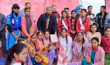 विद्यायक नीरज नैय्यर ने नवाजे सीसे स्कूल परिहार के मेधावी