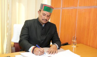 कैबिनेट मंत्री यादविंद्र गोमा ने सचिवालय में कार्यभार संभाला