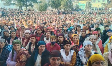 शिलाई में सैंकड़ों हाटियों ने दिखाए तीखे तेवर, सरकार के  खिलाफ जमकार नारेबाजी की