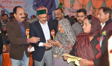 गलोड़ में मल्टी स्पेशियलिटी स्वास्थ्य मेले में 1009 लोगों का चैकअप