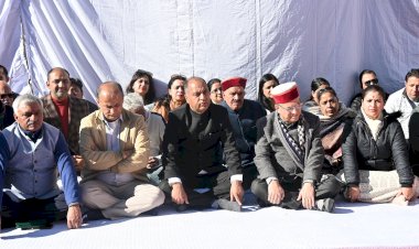 पुष्पांजलि अर्पित कर मनाई पूर्व प्रधानमंत्री स्वर्गीय अटल बिहारी वाजपेयी की जयंती