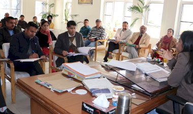 कांगड़ा, चंबा तथा उना जिलों में संचालित विभिन्न योजनाओं की हुई समीक्षा