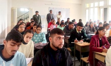 डीसी ने जेईई और नीट के आकांक्षी विद्यार्थियों को दिए टिप्स जिला प्रशासन की पहल पर शिक्षा विभाग के सहयोग से चल रही हैं निशुल्क कक्षाएं