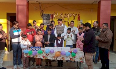 डीसी ने बाल आश्रम के बच्चों के साथ मनाया नववर्ष