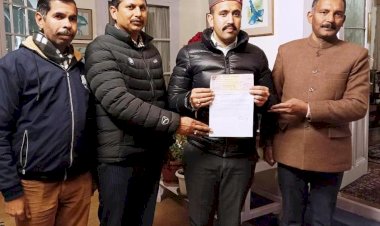 एन.एस.एस. स्वयं सेवकों ने मुख्यमंत्री सुख आश्रय कोष के लिए जुटाए 31 हजार रुपये, लोक निर्माण मंत्री को सौंपा चेक