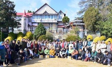 राज्यपाल से कश्मीर के विद्यार्थियों ने की भेंट