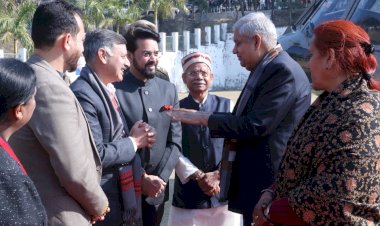 हमीरपुर आगमन पर उप-राष्ट्रपति का अभिनन्दन