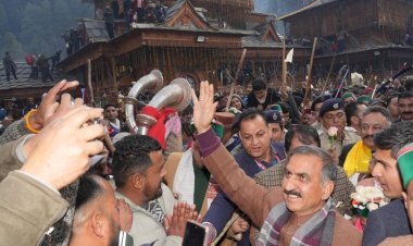 मुख्यमंत्री रोहड़ू विधानसभा क्षेत्र के गवास में शांत महायज्ञ में हुए शामिल