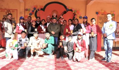 विधानसभा उपाध्यक्ष ने डॉ परमार राजकीय वरिष्ठ माध्यमिक पाठशाला ददाहू के वार्षिक समारोह में होनहार विद्यार्थियों को बांटे पुरस्कार