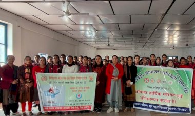 न्यू ईरा स्कूल की छात्राओं को दी मासिक धर्म स्वच्छता की जानकारी