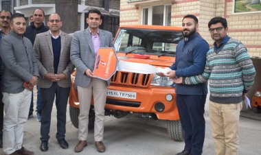 आईसीआईसीआई फाउंडेशन ने जिला आपदा प्रबंधन प्राधिकरण कुल्लू को प्रदान की दो बोलेरो कैंपर