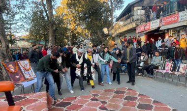 राष्ट्रीय युवा दिवस व लोहड़ी के पावन‌ पर्व पर हुनरबाज कार्यक्रम का आयोजन, कड़क ठंड में भी नाटी पर झूमे छात्र