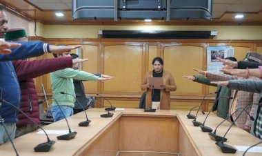 उपायुक्त किन्नौर ने अधिकारियों व कर्मचारियों को दिलाई सड़क सुरक्षा नियमों के पालन की शपथ