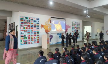 "मेरी झोपड़ी के भाग आज खुल  जायेंगे".....भजन की राममय  पंक्तियों  से गुंजायमान हुआ अरिहंत  इंटरनेशनल स्कूल