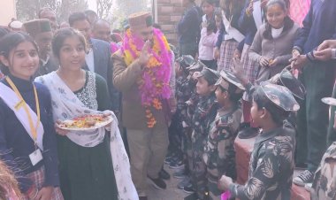 मुख्यमंत्री के आह्वान पर बड़सरवासियों से भी की अपने घरों में दीप जलाने की अपील विधायक ने शहीद लेफ्टिनेंट जितेंद्र शर्मा राजकीय वरिष्ठ माध्यमिक पाठशाला सोहारी के विद्यार्थियों को बांटे पुरस्कार