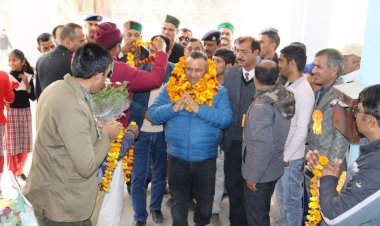 विनय कुमार ने बड़ग स्कूल के वार्षिक समारोह में बतौर मुख्य अतिथि भाग लिया, पशु औषधालय भवन और स्कूल भवन का किया उदघाटन