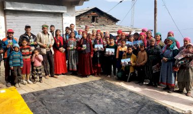 फोक मीडिया के माध्यम से गीत-संगीत व नुक्कड़ नाटकों से लोगों को दी जा रही जनकल्याणकारी योजनाओं की जानकारी