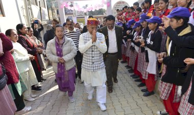 छात्राओं के साथ ‘‘परीक्षा पे चर्चा’’ कार्यक्रम को सुनने अर्की स्कूल पहुंचे राज्यपाल