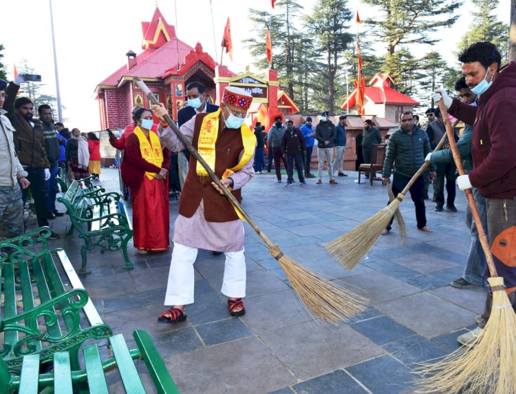 राज्यपाल ने जाखू मंदिर से स्वच्छता अभियान की शुरूआत की