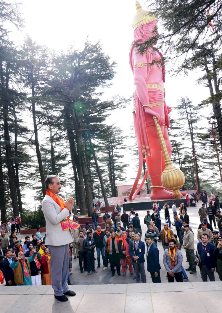 मुख्यमंत्री ने जाखू मंदिर शिमला में शीश नवाया