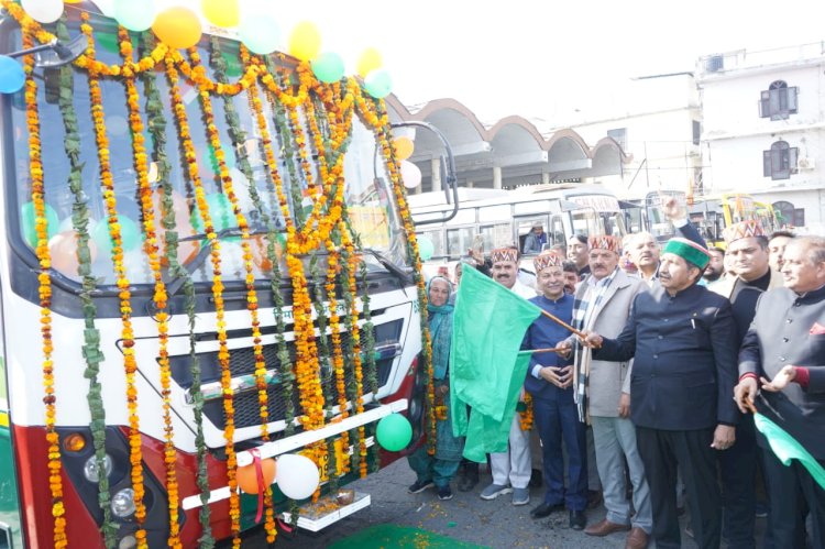 उपमुख्यमंत्री ने हमीरपुर से वृंदावन के लिए किया बस सेवा का शुभारंभ