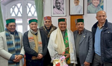 प्रतिनिधिमंडल ने राजस्व मंत्री से भेंट की