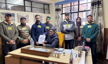 बी एड एग्जाम फॉर्म की अंतिम तिथि को बढ़ाने के लिए सौंपा ज्ञापन - आशीष शर्मा