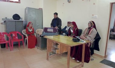 प्रदेश में कार्बन उत्सर्जन में कमी लाने के लिए ई-मोबिलिटी को दिया जा रहा बढ़ावा, कलाकारों ने लोगों को किया जागरूक