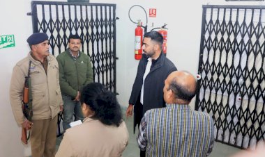 उपायुक्त ने किया ईवीएम एवं वीवीपैट वेयर हाऊस का निरीक्षण