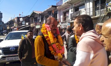 कुलदीप सिंह पठानिया ने लदरौर में किया केसीसीबी के एटीएम का उदघाटन