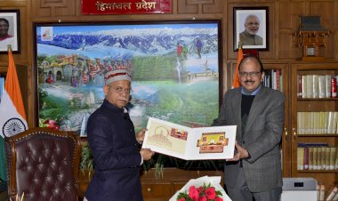 मुख्य पोस्टमास्टर जनरल ने राज्यपाल से भेंट की