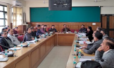 ज़िला स्तरीय राजस्व समीक्षा बैठक आयोजित