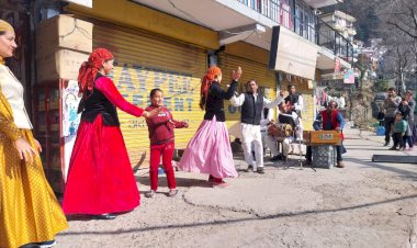 गीत-संगीत व नाटकों से दी सरकारी योजनाओं की जानकारी