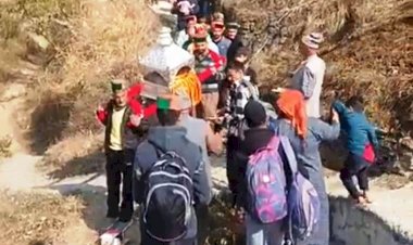 देवता जुन्गा के भ्रमण के दौरान उमड़ रहा श्रद्धालुओं का जनसैलाब