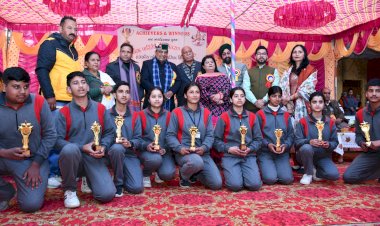 संस्कारयुक्त शिक्षा छात्रों को जिम्मेदार नागरिक बनाने में महत्वपूर्ण भूमिका निभाती हैः डॉ. शांडिल