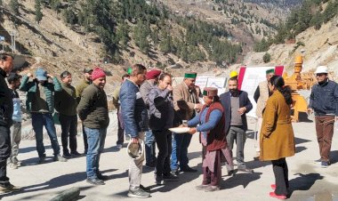 उपायुक्त किन्नौर ने शांगटोंग-करच्छम जल विद्युत परियोजना के निर्माण कार्य का निरीक्षण किया