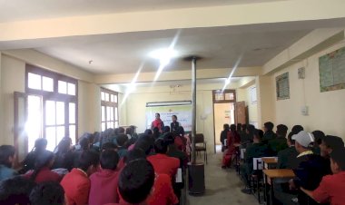 एकीकृत नशा निवारण एवं पुनर्वास केंद्र द्वारा फोजल विद्यालय में जागरूकता शिविर का आयोजन