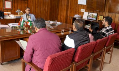 सभी सर्विस प्रोवाईडर जिला के समस्त 589 मतदान केन्द्रों में नेटवर्क सुदृढ़ बनायें : सुमित खिमटा