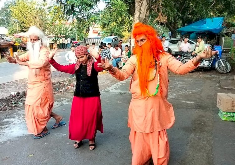 कलाकारों ने  शिलाई  व नाया में गीत संगीत से दी योजनाओं की जानकारी