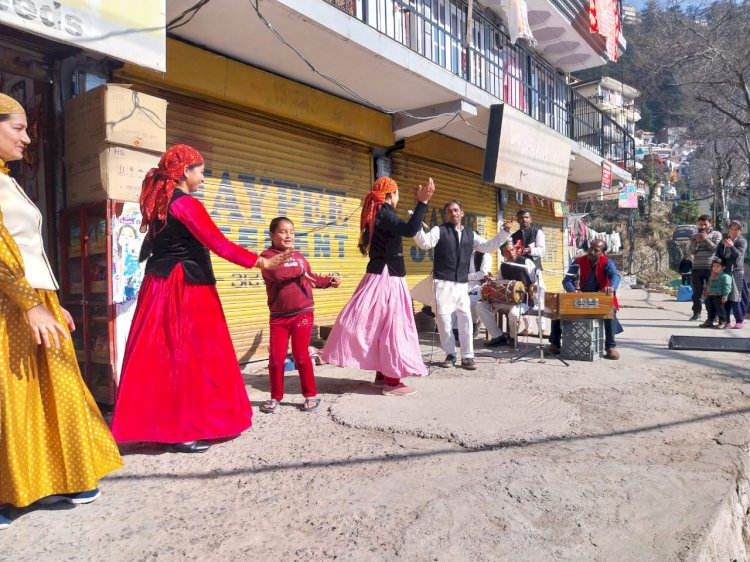 गीत-संगीत व नाटकों से दी सरकारी योजनाओं की जानकारी