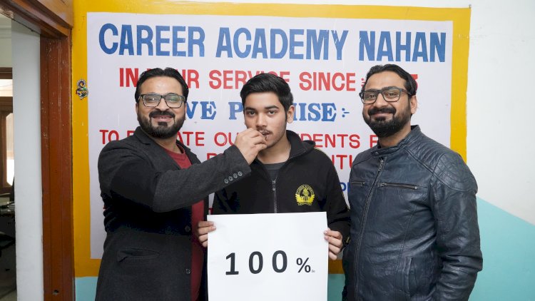 JEE MAINS : 100 परसेंटाइल लेकर अभय ने करियर अकादमी का नाम किया रोशन